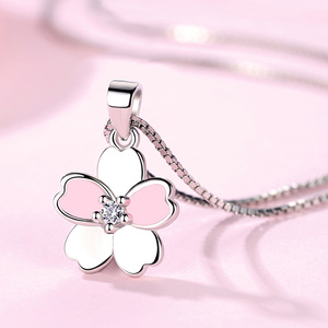 Koreanische Mode-Kirschenblüten-Zirkon-Anhänger-Halskette mit eleganter floraler Schlüsselbeinkette, geeignet als Weihnachtsgeschenk für Frauen - Product Image 2