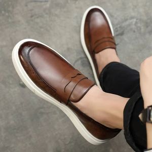 Nuevo Diseño de Zapatos de Cuero de Moda Sin Cordones, Mocasines con Plataforma para Aumentar la Altura, Color Marrón Casual para Hombre - Product Image 3