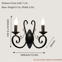 Lampu Dinding LED Dua Lilin Vintage Hitam dengan Ukiran Besi Gaya Eropa Retro Rustic untuk Dekorasi Ruang Tamu Rumah.