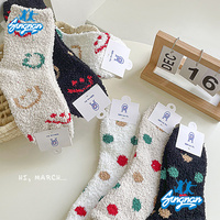 Benutzerdefiniertes Logo Modische Winter-Nerzvelours-Plüsch-Knöchelsocken, Dünn, Weiß, Warm, Schlaf- und Freizeitsocken aus Polyester