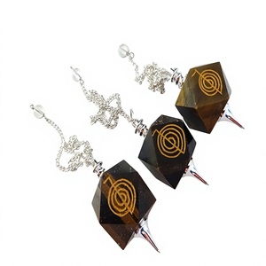 Pendentif de divination en quartz fumé fait main, hexagonal, outil de guérison Reiki, symbole de chakra gravé, poli, pour la radiesthésie - Product Image 1