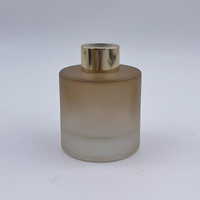 Bouteille de diffuseur de roseau de luxe 50ml 100ml 200ml conteneurs en verre noir vides bouchon à vis pour sérums de soins de la peau utilisation décorative à la maison