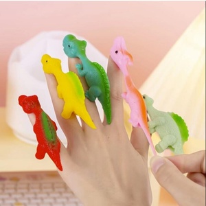 Juguete Antiestrés de Dinosaurio con Lanzador de Dedos, Mini Dinosaurio de Plástico Verde, Lanzable, Aprietable, para Liberar Emociones, Adhesivo para Pared - Product Image 1