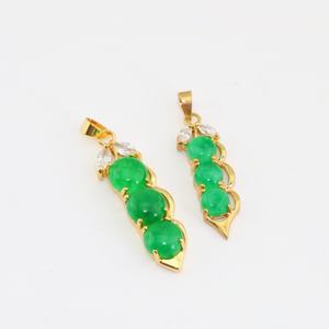 YL0058 liontin Pod Jade Pea hijau elegan dengan aksen kuningan lapis emas 18K perhiasan keberuntungan unik untuk pakaian sehari-hari uniseks - Product Image 3