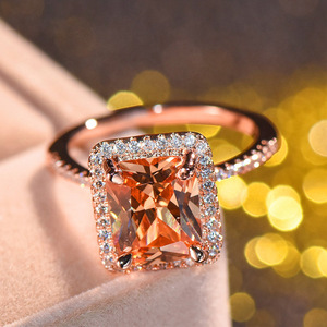 Anello Geometrico Quadrato per Donne, Gioiello Elegante e di Lusso per le Dita - Product Image 5
