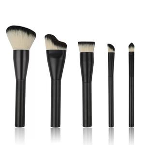 Vente chaude 5 pièces Pinceaux de maquillage en poudre végétalien Synthétique doux Noir mat Ensemble de pinceaux de maquillage de luxe Pinceaux de maquillage OEM - Product Image 1