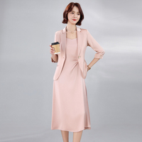 Veste de costume satinée jaune en acétate pour femme, légère et élégante, idéale pour l'été, pour les professionnels de la vente.