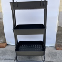 Chariot de rangement de cuisine polyvalent à 3 étagères, design élégant en métal pour organiser les condiments et les ustensiles