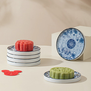 Assiette à collation en porcelaine bleue et blanche, plat à dessert rond en céramique pour la présentation sur table de mariage, style rétro luxueux - Product Image 4