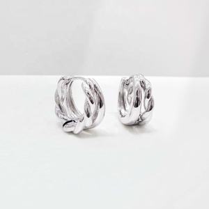 Precio al por mayor, pendientes minimalistas de plata 925, chapados en oro de 18k, diseño coreano geométrico de corazón, pendientes de aro para mujer, moda de verano. - Product Image 3