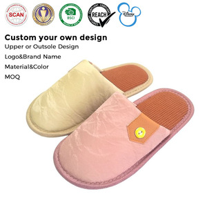 Claquettes noires personnalisées OEM pour femmes, en fourrure, avec motif marguerite blanche, MOQ 100 paires, Distributeur - Product Image 4