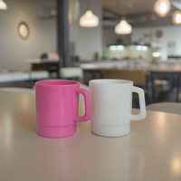 Vente en gros d'usine de tasse à café et lait en plastique réutilisable de qualité alimentaire logo personnalisable pour cafés boulangeries bureaux