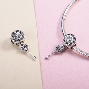 <span class=keywords><strong>de</strong></span> <span class=keywords><strong>la</strong></span> joyería <span class=keywords><strong>de</strong></span> DIY oxidado viejo forma clave encantos diseño S925 pulsera <span class=keywords><strong>de</strong></span> plata esterlina <span class=keywords><strong>de</strong></span> Metal plana espacio cuentas - Product Image 3