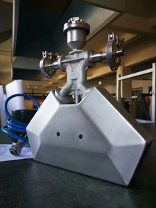 Capteur de débit massique Coriolis en acier inoxydable, connexion à trois colliers de serrage, antidéflagrant pour liquides, gaz, boues et huiles lourdes - Product Image 1
