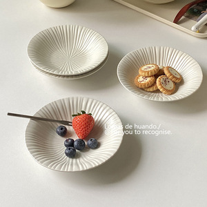 Bol en céramique blanc à rayures verticales, peu profond, 6 pouces, design minimaliste, pour dessert, yaourt, gâteau, usage domestique - Product Image 1