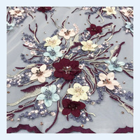 Tissu en dentelle de luxe brodé à la main 3D floral, lourdement orné de perles, de sequins et de strass pour robe de mariée et robe de soirée