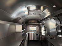 Dernière remorque de restauration rapide mobile en acier inoxydable Home Office Winery Retail Snack Food Vending Truck Winery Retail Hot Dog Truck
