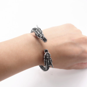 ยูนิค สร้อยข้อมือหนังหัวมังกรผู้ชาย สายถักเงินทิเบต กำไลข้อมือ ลายสัตว์ประจำราศ ดีไซน์ฮิปฮอป เครื่องประดับสไตล์ฮิปฮอป - Product Image 4