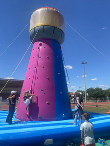 Prix direct usine Tour d'escalade gonflable 4 pistes 8x8x9m, <span class=keywords><strong>Phare</strong></span> gonflable géant avec <span class=keywords><strong>phare</strong></span> LED, PVC commercial - Product Image 3