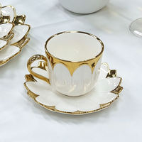 Tasse en céramique à motif floral nordique personnalisée OEM ODM avec soucoupe carrée, bord doré, ensemble de tasses à café et à thé en porcelaine, cadeau personnalisé