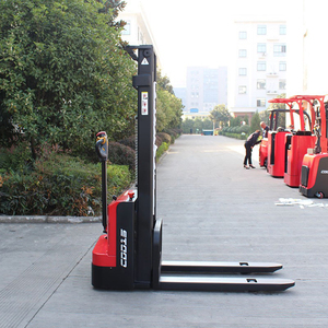 Chariot élévateur à bras télescopique 1,5 tonne avec batterie au lithium, type empileur sur pied, capacité 1500 kg - Product Image 1