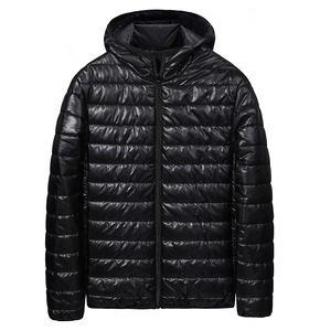 Veste matelassée <span class=keywords><strong>légère</strong></span> pour <span class=keywords><strong>homme</strong></span> à capuche avec fermeture éclair complète Manteaux d'hiver matelassés résistants à l'eau Veste en <span class=keywords><strong>duvet</strong></span> à capuche ultralégère et pliable - Product Image 4