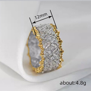 Anello Traforato Bicolore Elegante per Donne - Product Image 4