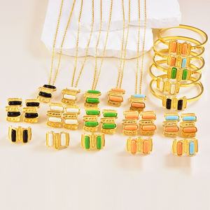 طقم مجوهرات أنيق من الستانلس ستيل للنساء (سوار، أقراط، سلسلة، خاتم) - مثالي للحفلات - Product Image 2