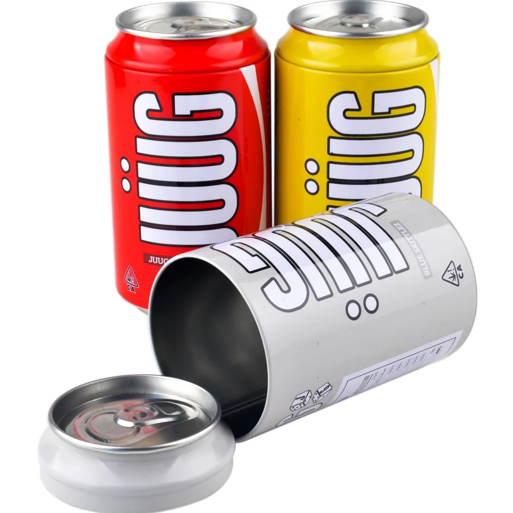 Latas de lata recicladas em forma de cola