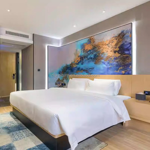 Meubles d'appartement d'hôtel modernes et compacts à prix abordable, ensembles complets de chambre à coucher avec cadre de lit en bois, tables de chevet, console TV et poste de travail - Product Image 1