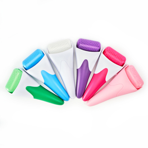 CE ha approvato la <span class=keywords><strong>pietra</strong></span> del rullo del ghiaccio del <span class=keywords><strong>viso</strong></span> di raffreddamento della pelle del cubo del Silicone Mini portatile <span class=keywords><strong>per</strong></span> il massaggio del corpo e degli occhi del <span class=keywords><strong>viso</strong></span> calma e ringiovanisce - Product Image 1