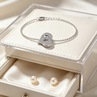 Bracelet élégant en argent 925 pour femmes, chaîne à maillons et zircone cubique, design orné de breloques, hypoallergénique
