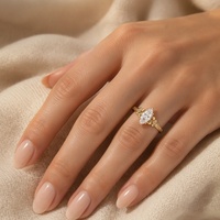 Bague Statement en Or Jaune avec Moissanite Taille Coussin et Cadre Pavé de Diamants, Large Bande Chevalière pour Hommes et Femmes