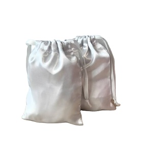 Sacs en satin personnalisés avec logo pour extensions capillaires, sacs à cordon en satin de soie anti-poussière, vente en gros - Product Image 1