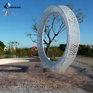 Sculpture d'anneau céleste - Grande main en acier inoxydable perforée, forgée à la main/découpée au laser, surface polie miroir, modèle minimaliste moderne - Product Image 4