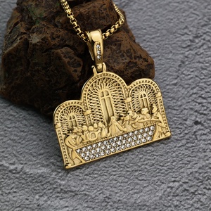 Collier médaillon d'art Renaissance vintage, style punk audacieux, en alliage plaqué or avec pierre naturelle, bijou statement pour hommes et femmes - Product Image 2