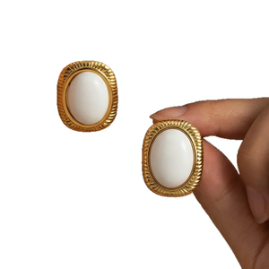 Boucles d'oreilles tendance vintage en acier inoxydable et résine pour femmes, plaquées or 18 carats, bijoux légers, design unique, accessoires pour tous les jours - Product Image 1