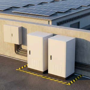 Armoire de stockage solaire tout-en-un OEM personnalisée à faible perte de puissance 12 kW 45 kWh LiFePO4 51,2 V avec boîtier robuste en acier pour maison, village, balcon - Product Image 3