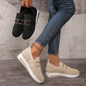 Chaussures décontractées à enfiler pour femmes avec chaîne métallique décorative, plateforme en maille respirante, grandes tailles, pour la marche quotidienne - Product Image 5