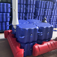 Ponton flottant multicolore en PEHD moulé par soufflage à haute flottabilité 500*500*400 pour la construction de marinas