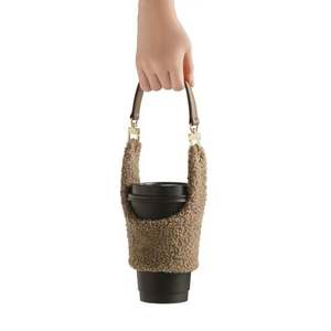 Porte-gobelet portable en peluche réglable, sac de transport mignon pour tasses à café, manchon pour tasses à thé au lait et boissons avec sangle - Product Image 1