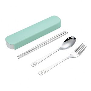 Juego de Cubiertos Portátil de Acero Inoxidable de Tres Piezas para Estudiantes, Uso en Exteriores, Incluye Cuchara, Tenedor y Palillos - para Compañía - Product Image 1