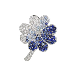 จี้โคลเวอร์สี่แฉกประดับเพชรและไพลินทองคำ 18K น้ำหนัก 2.94 กรัม เพชร 0.340 กะรัต ไพลิน 0.236 กะรัต คอลเลกชันเครื่องประดับชั้นดี - Product Image 1