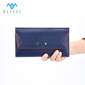 <span class=keywords><strong>Portafoglio</strong></span> <span class=keywords><strong>donna</strong></span> in vera pelle <span class=keywords><strong>blu</strong></span> di lusso con chiusura a bottone aperto e caratteristiche funzionali logo in metallo e Logo Pattern - Product Image 1