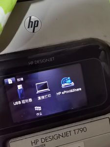 Imprimante sans fil grand format <span class=keywords><strong>HP</strong></span> <span class=keywords><strong>DesignJet</strong></span> T790 PostScript - Imprimante <span class=keywords><strong>HP</strong></span> <span class=keywords><strong>Designjet</strong></span> T790 <span class=keywords><strong>T830</strong></span> <span class=keywords><strong>24</strong></span> pouces (44 pouces) - CR650A - Traceur <span class=keywords><strong>HP</strong></span> - Product Image 3