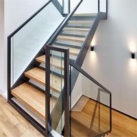 Escaliers intérieurs droits en chêne avec garde-corps en verre pour maisons Duplexes Appartements Hôtels Usage résidentiel