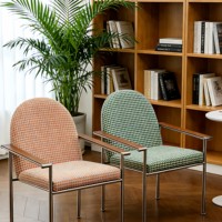 Fauteuil décontracté en fer de style Bauhaus du milieu du siècle, rembourrage doux, dossier personnalisable par un designer ; Chaise de salle à manger de luxe léger pour