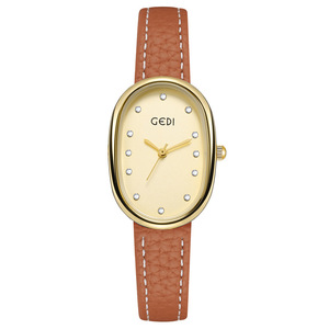 Montre à quartz pour femme avec un cadran ovale minimaliste en nacre de mer profonde et un bracelet en cuir grainé litchi écologique - Product Image 4