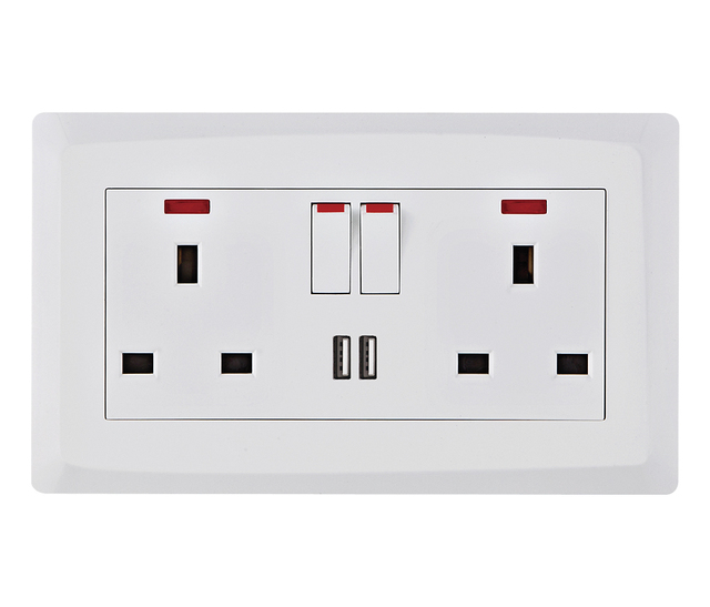 China Factory Direct Sale Uk Standard Switch Outlet PC White Panel 2 Gang 2 Usb Wall Switch and Socket With Neon