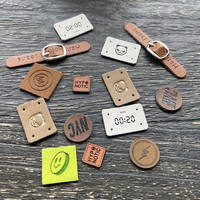 Étiquettes de vêtements personnalisées en cuir PU, cuir microfibre, logo en relief, couleur personnalisée, petites, écologiques